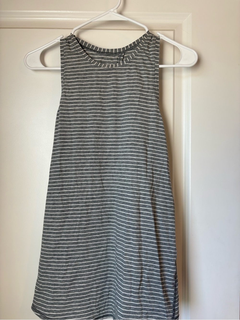Lululemon Women’s Gray & White Stripe Sleeveless Knit Tank size S